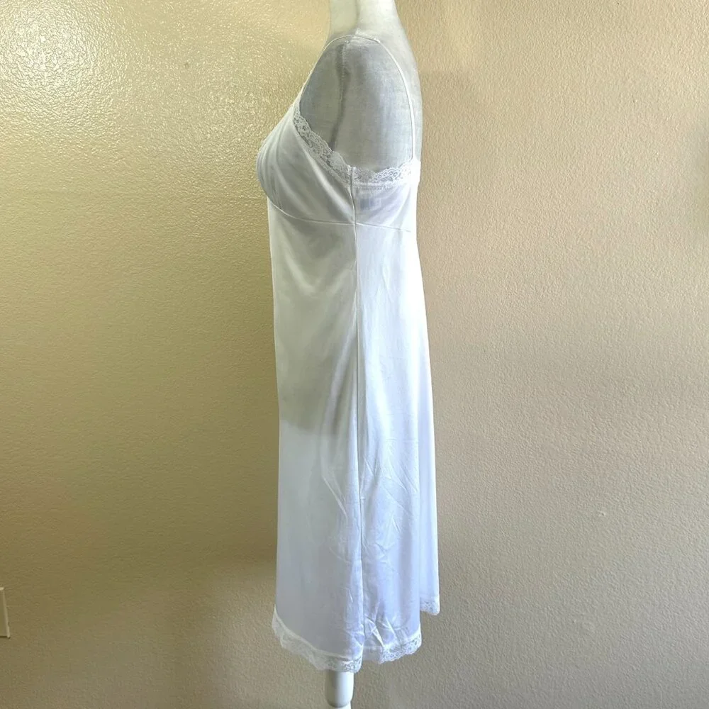 Deena Vintage 80s White Lace Slip on Lingerie